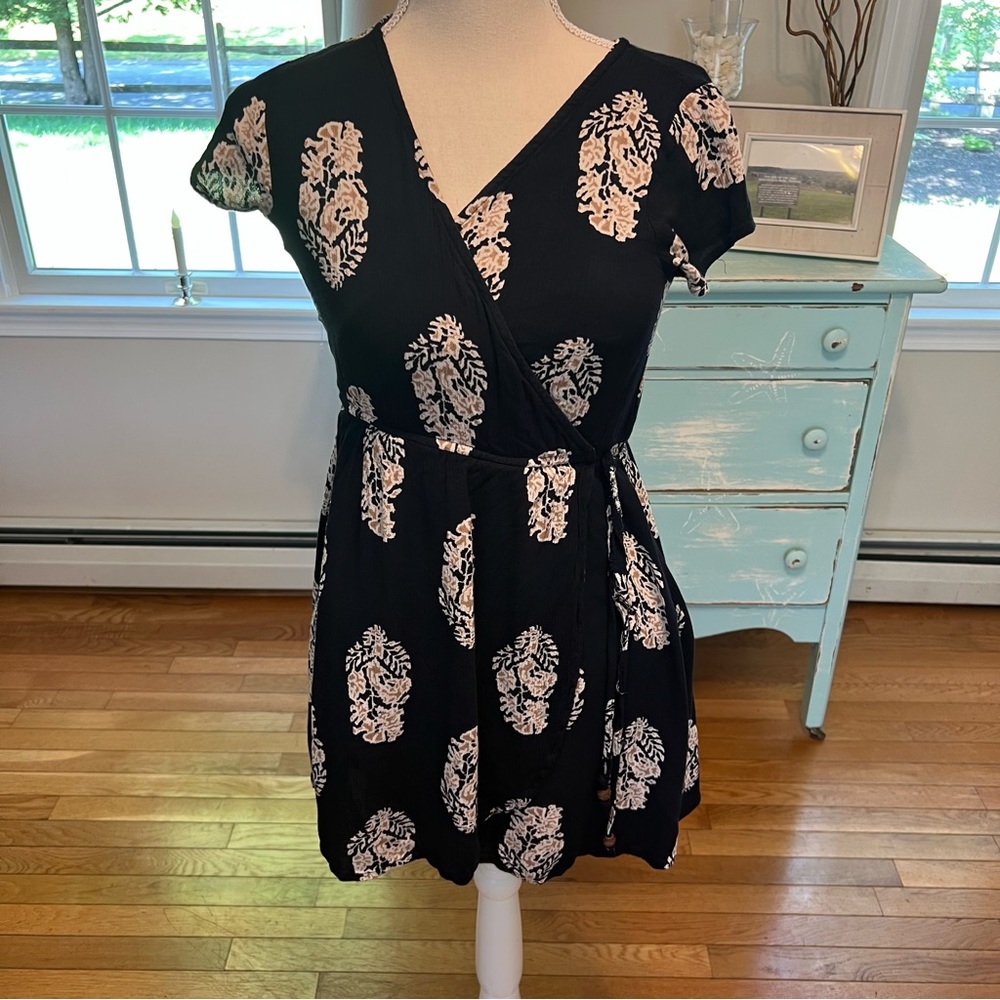 Lucky blue floral print short sleeve dress. Small. C16